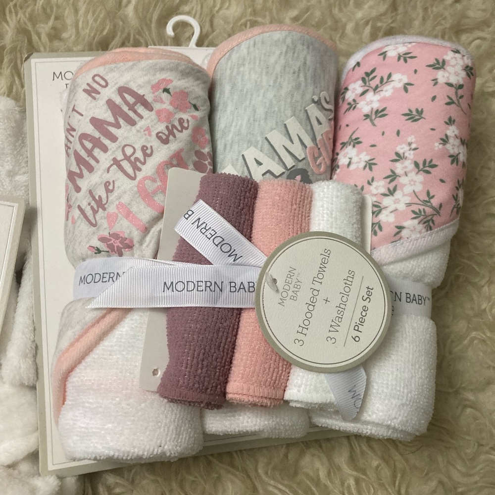 7-9 Modern Baby girls robe towel gift set baby shower 0-9m NWT - Picture 3 of 3